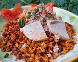 Hình bước làm 2 của món Mì tương đen trộn thịt chả