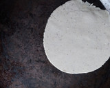 Foto del paso 3 de la receta: Entomatadas sencillas con tortilla de mano🫓
