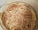 A picture of step 6 of Cinnamon bun apple pie.