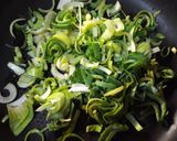 Foto del paso 1 de la receta: Bifes de entrecot con salsa de puerros
