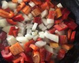 Foto del paso 2 de la receta: Chipirones 🦑 en salsa de tomate