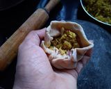 A picture of step 3 of Stuffed Kobi paratha.