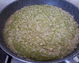 Foto del passaggio 3 della ricetta Risotto Con Crema Di Zucchine E Pistacchi