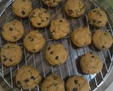 Foto langkah ke 5 dari resep Chewy and Soft Chocochips Cokies.