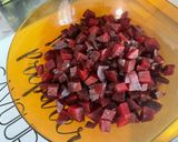 Une image de l'étape 7 de Salade de betteraves et tomates à la feta et oignon rouge.