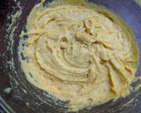 A picture of step 5 of Semolina mango kiwi cake.