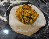 A picture of step 4 of Methi paneer mini parata.