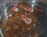 Hình bước làm 4 của món Chè nhãn nhục hạt sen đường phèn
