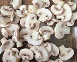 Foto del paso 1 de la receta: Tallarines en salsa de champiñones 🍽