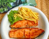 Hình bước làm 3 của món Steak Cá Hồi Áp Chảo - Khoai Tây Chiên