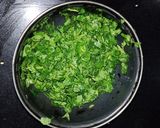 A picture of step 2 of Methi Lilva Subji.