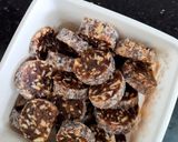 A picture of step 4 of Khajoor sweet recipe.