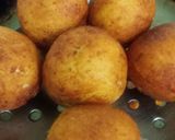 A picture of step 8 of Golden balls in green gravy.