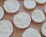 Foto del paso 2 de la receta: Alfajores de coco y dulce de leche