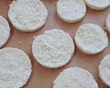 Foto del paso 2 de la receta: Alfajores de coco y dulce de leche