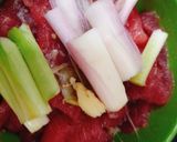 Hình bước làm 1 của món Bò xào cà chua bắp cải