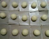 Foto langkah ke 5 dari resep Donat irit tanpa telur.
