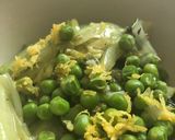 A picture of step 5 of Braised peas and lettuce - vegan.