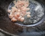 A picture of step 2 of Hara lehsan macaroni.
