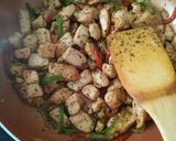 Foto del paso 3 de la receta: Pollo frito con verdura