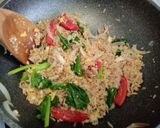 รูปขั้นตอนการทำที่ 5 ของ ข้าวผัดซีอิ๊วดำ(ข้าวผัดโบราณ)