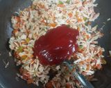A picture of step 3 of Tomato chow mien.