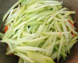 Hình bước làm 2 của món Su Su Xào Cà Rốt