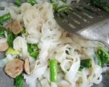 Foto langkah ke 4 dari resep Kwetiau goreng.