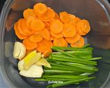 Foto langkah ke 1 dari resep Sup Bola Udang.