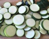 Cukkinis-padlizsános lecsó tojásban megforgatva recept fázis 2 fotója