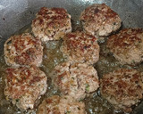Foto del paso 3 de la receta: Fideos con tuco y albóndigas 😋