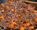 A picture of step 2 of Mince Beef and Mozzarella One-Pot.