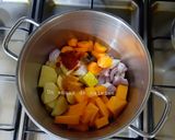 Une image de l'étape 2 de Soupe de lentilles corail 🥣.