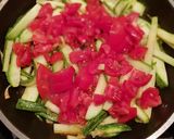 A picture of step 5 of Pasta Shirataki with zucchini sauce.