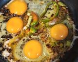 Gyors Reggeli 🧅🧄🥚🫑🌶️🥗lilaHagymás 🧄🧅🥚Tükör tojás szafalédival 🍣🥙 recept fázis 2 fotója