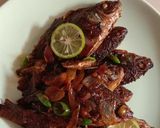 Foto langkah ke 5 dari resep Ikan kecap pedas manis.