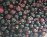 A picture of step 1 of Blackcurrant Jam.