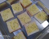 Foto langkah ke 3 dari resep Tasty Garlic Bread.