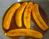 A picture of step 2 of Pastelon aka plantain lasagna.