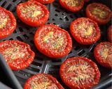 A picture of step 5 of Coast of the Gods biricci con asparagi, pomodori, aglio selvatico e dolcelatte.