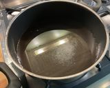 Une image de l'étape 1 de Macaronis aux oignons, ail, Boursin®️ et jambon cru.