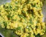 नाशिकचा प्रसिद्ध पाव वडा (pav vada recipe in marathi) रेसिपी स्टेप 4 फोटो 