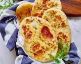 Foto langkah ke 20 dari resep Garlic Butter Naan.