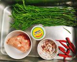รูปขั้นตอนการทำที่ 1 ของ ผัดชะอม กุ้ง หมูสับ ราดข้าว