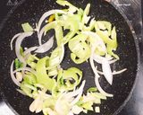 รูปขั้นตอนการทำที่ 1 ของ ผัดพริกหยวกไก่