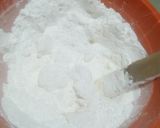 A picture of step 2 of Fondant chocolate cake.