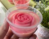 Foto langkah ke 5 dari resep Puding mawar.