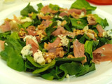 Ensalada de espinaca jamón y queso azul
