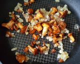 A picture of step 3 of Pasta with chanterelles.