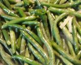 A picture of step 2 of Stirfry Green Beans.